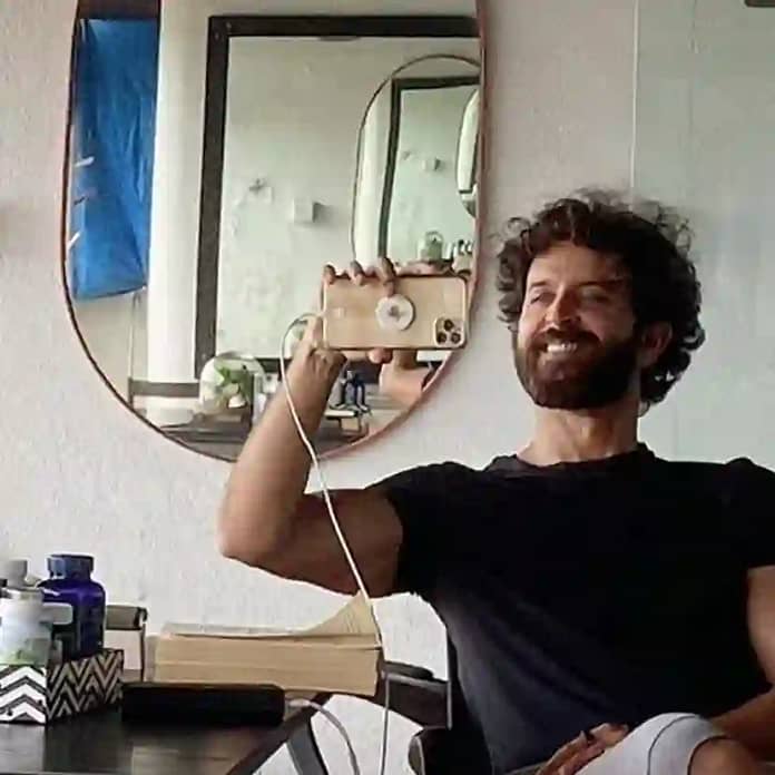 Hrithik Roshan Taking Mirror Selfi